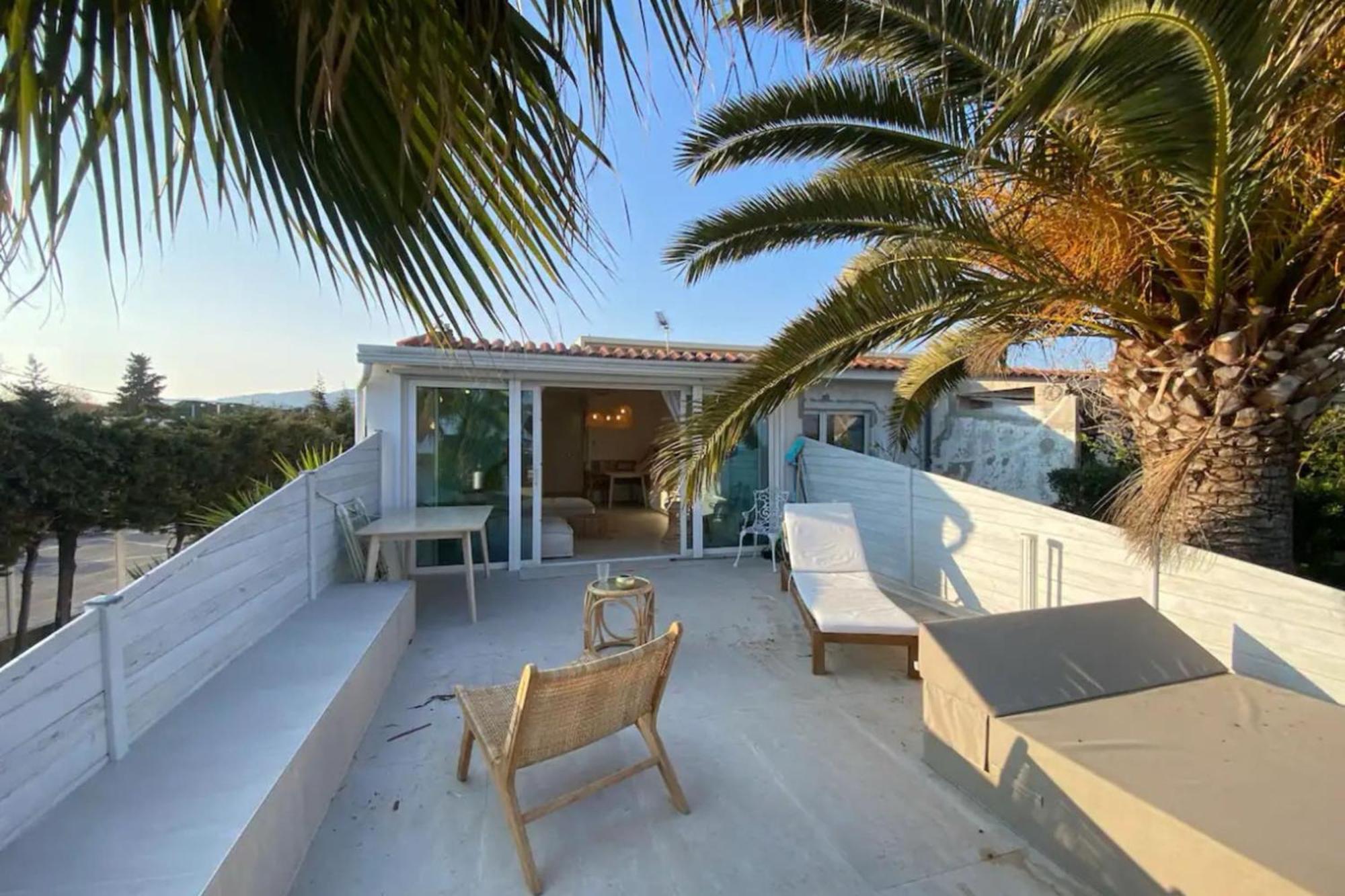 Beautiful House With Terrace Sea Front - Casa de férias *