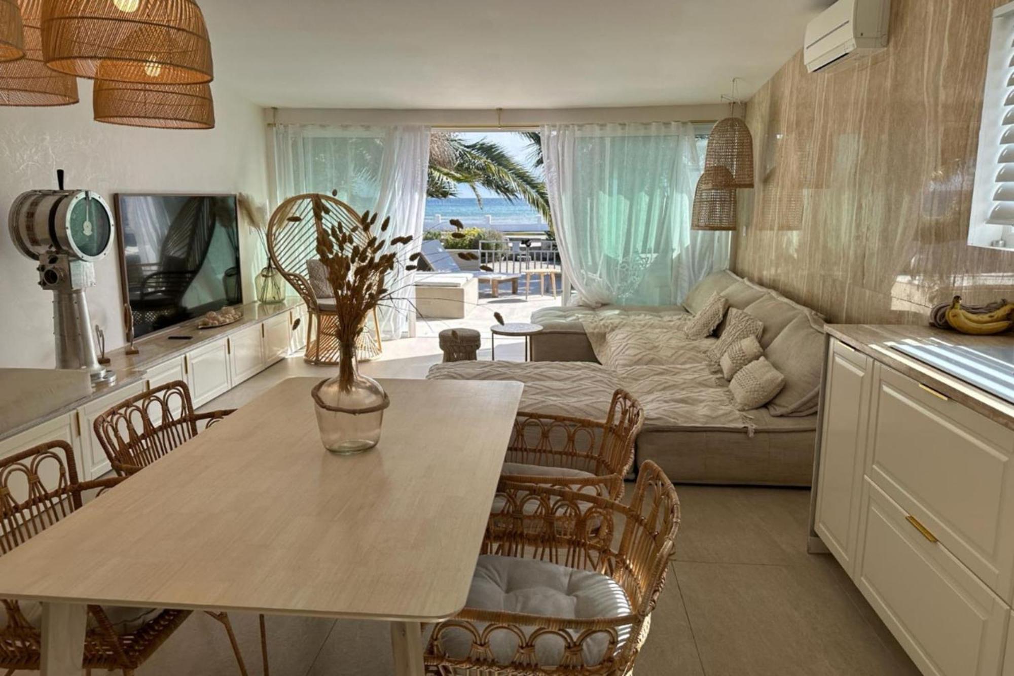 Beautiful House With Terrace Sea Front - Hébergement de vacances Cannes
