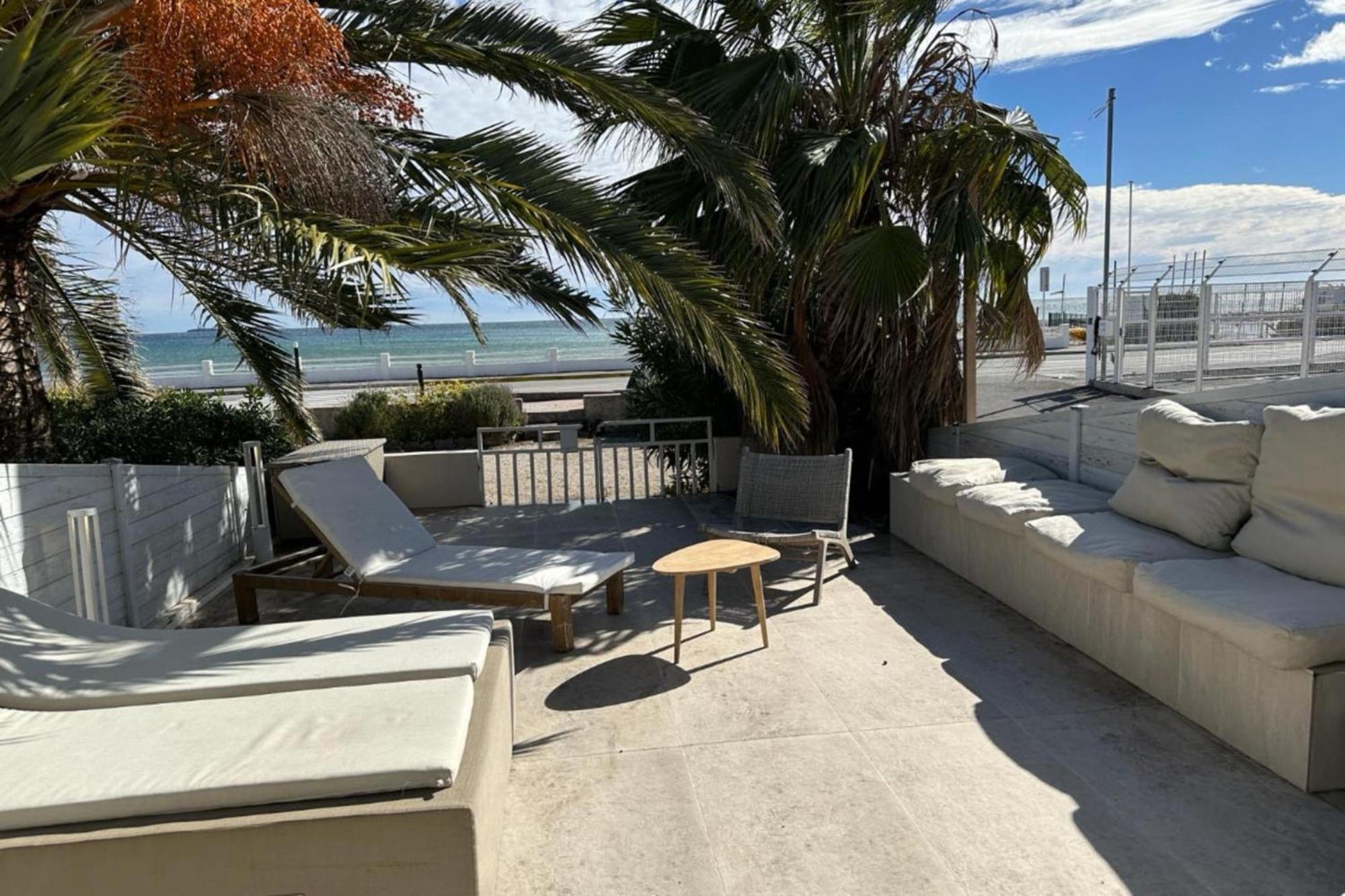Beautiful House With Terrace Sea Front - *